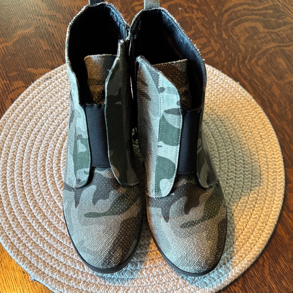 Camouflage Adult Boots